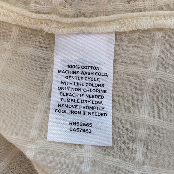 TREASURE and Bond gorgeous cream blouse with long sleeves. Meduim
C - Picture 12 of 12